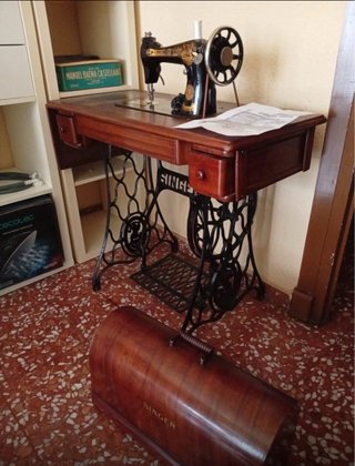 Máquina de coser Singer antigua
