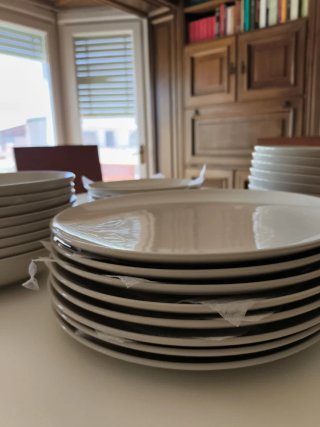 Vajilla FÄRGKLAR Beige 26 Piezas + 8 cuencos nuevo