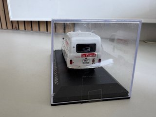 Renault 4F Turrones La Fama Maqueta