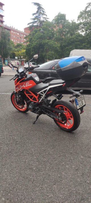 KTM Duke 390 Naranja y Negra