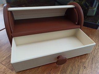 Caja retro con persiana enrollable y cajón