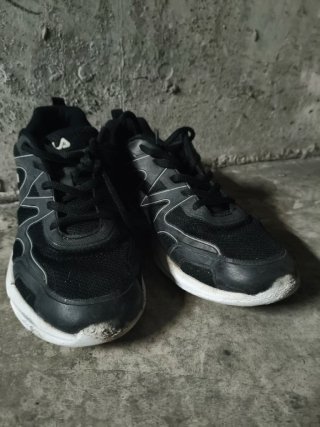 Zapatillas Fila niño negras y blancas