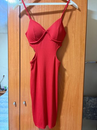 Vestido rojo con aberturas