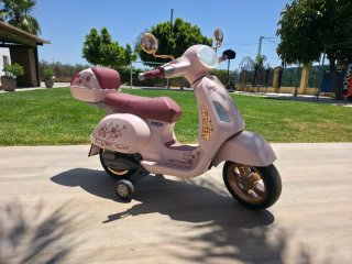 Moto Eléctrica Infantil Vespa Rosa