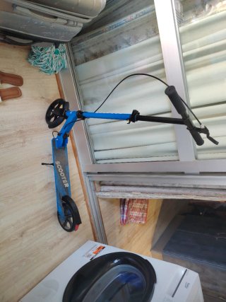 Patinete azul