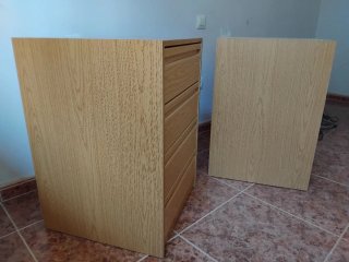 Cajonera de madera color beige