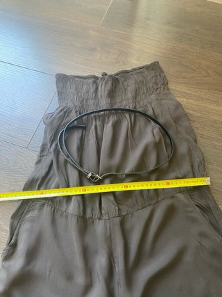 Mono sin mangas gris con cinturón