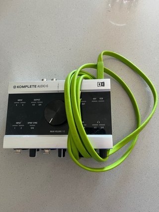 Tarjeta de Sonido Native Instruments Komplete Audi
