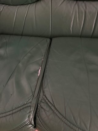 Sofá y 2 sillones de piel verde