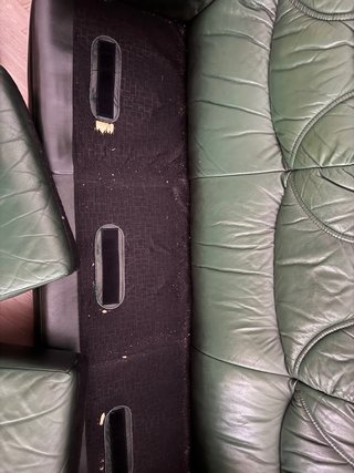 Sofá y 2 sillones de piel verde