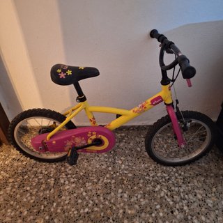 Bicicleta infantil Btwin amarilla