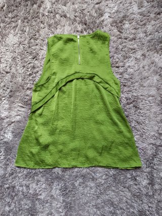 Top verde sin mangas
