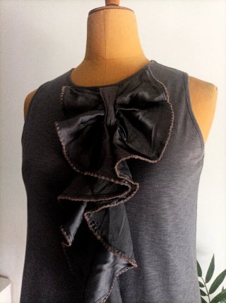 Vestido gris Tintoretto con volantes