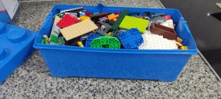 Caja de almacenamiento azul tipo LEGO