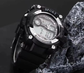 Reloj Digital Sport con opción cadena con colgante