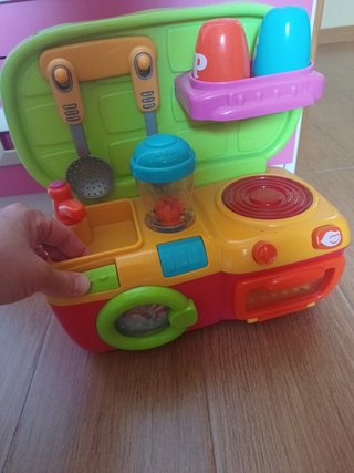 Cocinita de juguete con luces y sonido