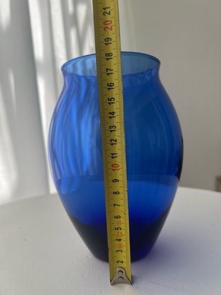 Elegante vaso in vetro blu