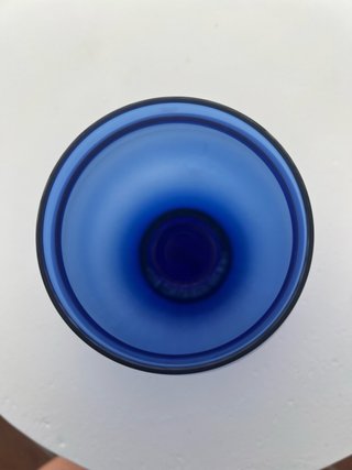 Elegante vaso in vetro blu