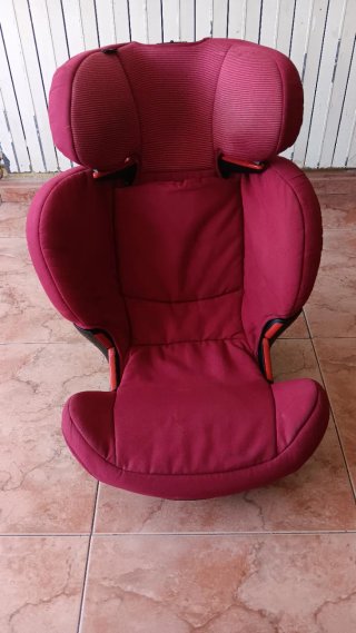 Silla de coche para bebé color granate