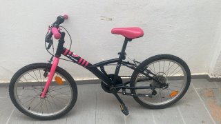Bicicleta niña Btwin rosa y negra