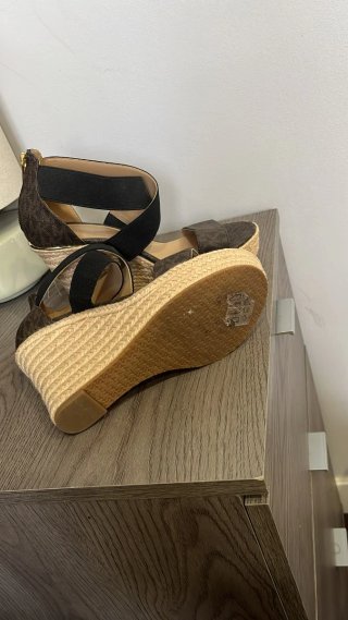 Sandalias Michael Kors Cuña Marrón y Negro