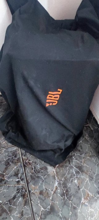 Altavoz JBL PartyBox 120 con dos baterías y funda