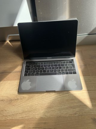 MacBook Pro 13” 2018 i7 / 16GB RAM TouchBar