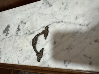 Mueble artesanal madera y mármol