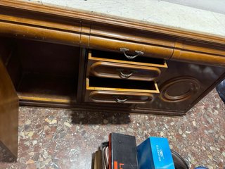 Mueble artesanal madera y mármol