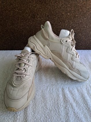 Zapatillas Adidas Ozweego Talla 41.5 Beige