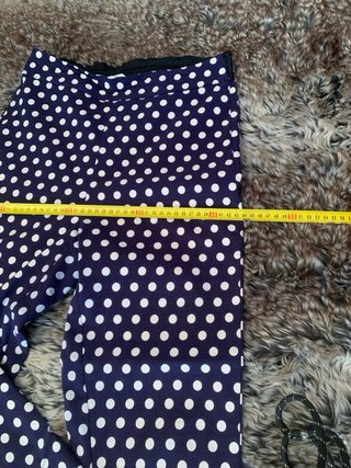 Pantalones de lunares azul y blanco
