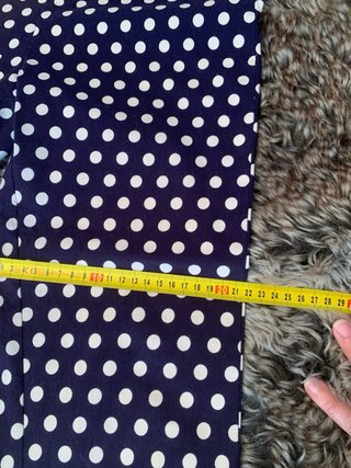Pantalones de lunares azul y blanco