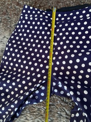 Pantalones de lunares azul y blanco
