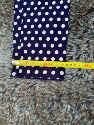 Pantalones de lunares azul y blanco
