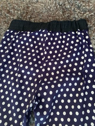 Pantalones de lunares azul y blanco