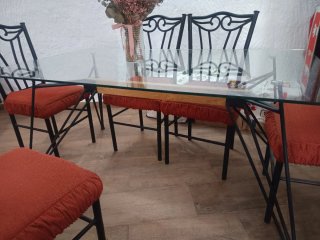 Mesa de comedor cristal y forja con 8 sillas