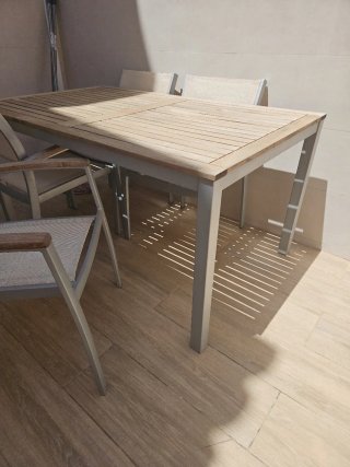 Mesa de comedor madera y aluminio