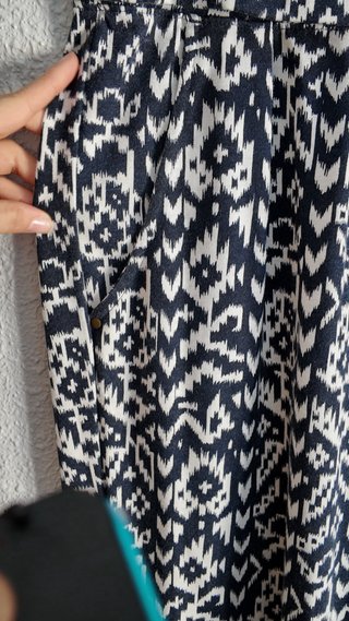 Pantalón estampado blanco y azul marino