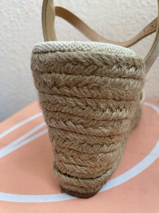 Sandalias cuña beige