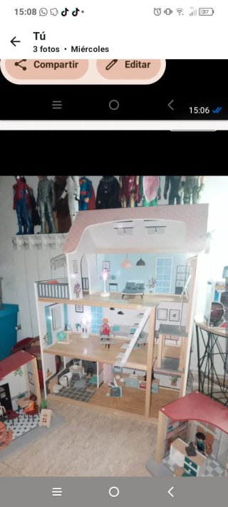 Casa de muñecas con figuras