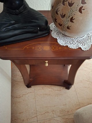 Mueble auxiliar de madera marrón