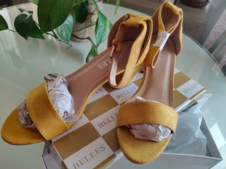 Sandalias tacón BELLES mostaza