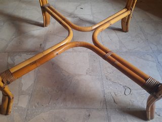 Conjunto de mesa y sillas de mimbre