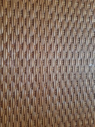 Conjunto de mesa y sillas de mimbre