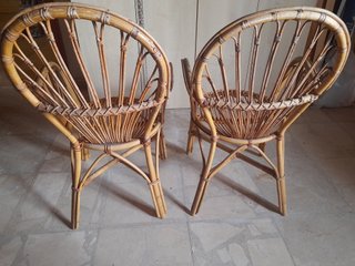 Conjunto de mesa y sillas de mimbre