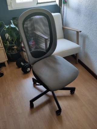 Silla de escritorio ergonómica gris