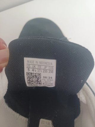 Zapatillas Adidas Negras y Blancas