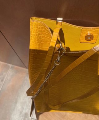 Bolso shopper Zara amarillo efecto piel
