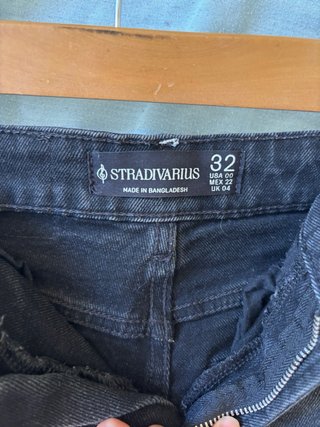 Shorts negros Stradivarius