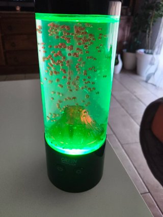 Lampada LED Green Lyca con vulcano rosso